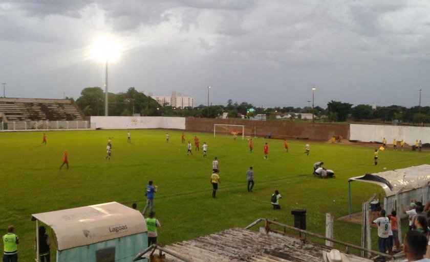Partida foi disputada com chuva no segundo tempo, no Madrugadão - André Barbosa/JPNEWS