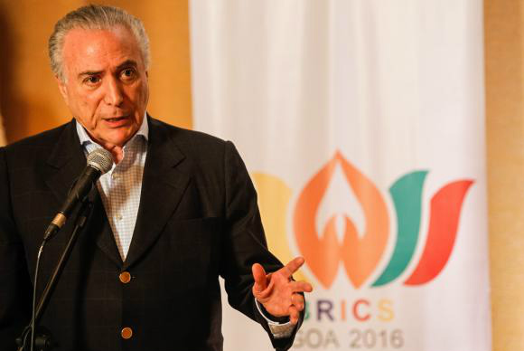 Temer diz que governo quer evitar aumento de impostos O presidente Michel Temer negou, na Índia, aumento no valor da Cide, cobrada no preço dos combustíveis, ou qualquer outro tributo, que é possível com a aprovação da emenda constitucional que limita os gastos públicos Beto Barata/PR