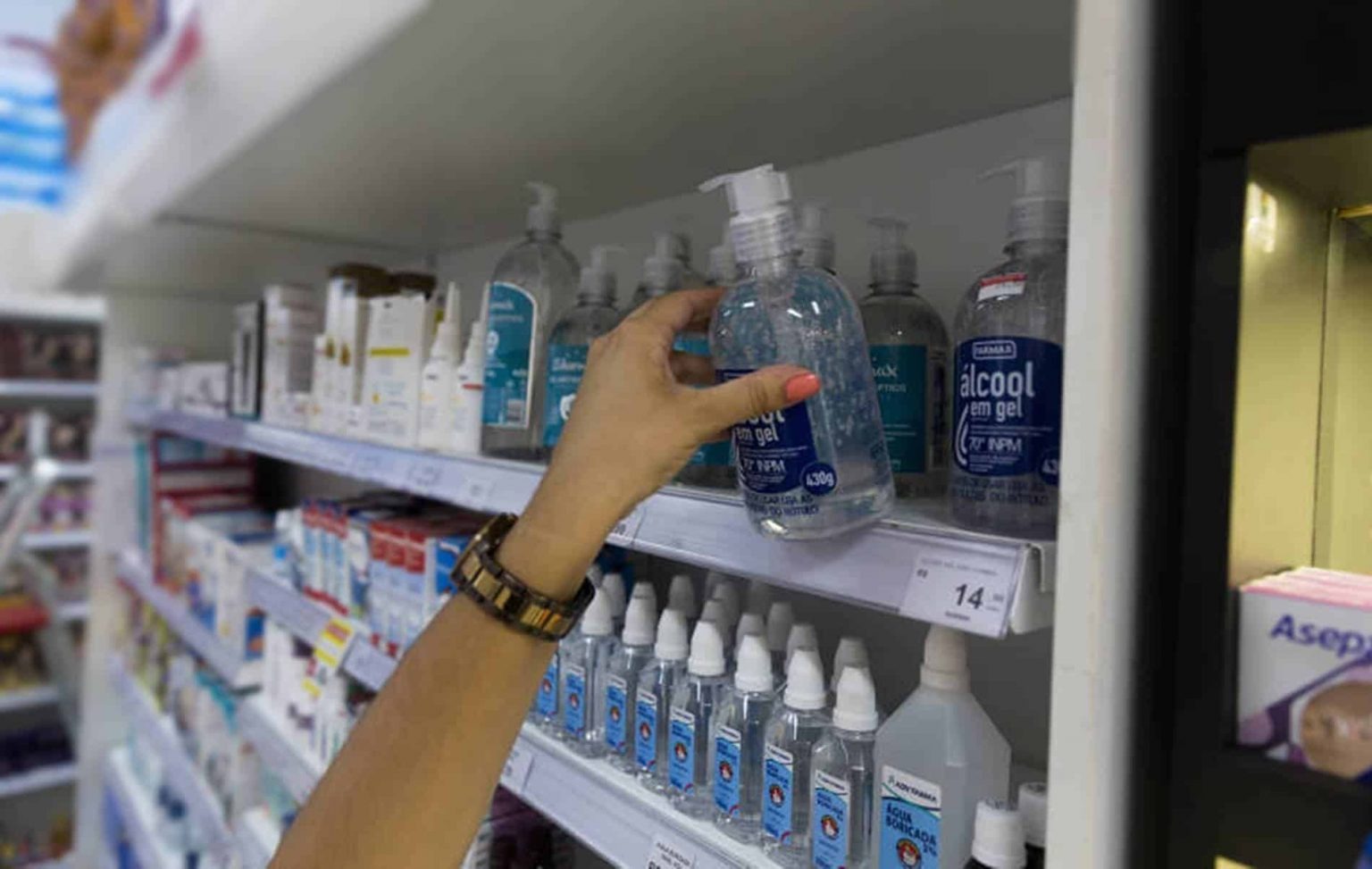 Procon fiscaliza possíveis abusos de preços pelo álcool em gel