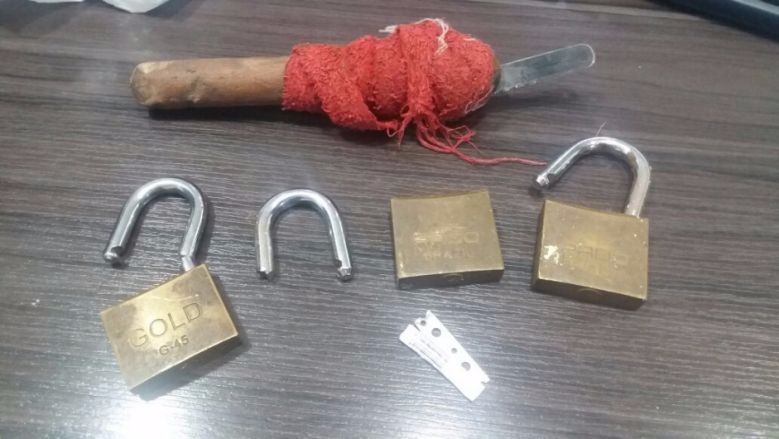 Integrantes de facção fogem de presídio em Dourados Cadeados foram arrebentados. Foto: Osvaldo Duarte
