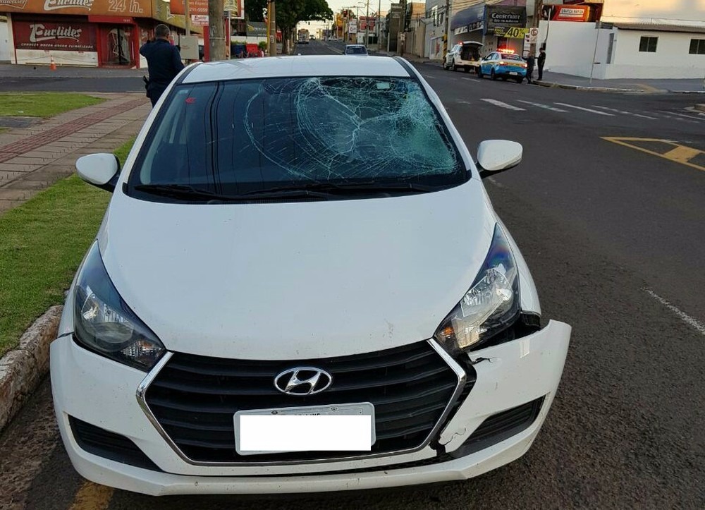 Justiça estipula fiança de R$ 50,5 mil para liberdade a estudante suspeito de atropelamento Estudante de medicina estava embriagado, segundo a polícia. Rapaz saia de uma festa de confraternização do curso. Ele foi preso em flagrante e a vítima foi internada em estado grave na Santa Casa de Campo Grande, MS (Foto: Polícia Militar/Divulgação)