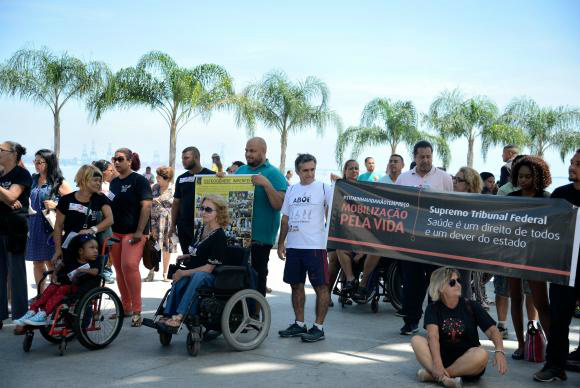 Movimento  STF,  Minha  Vida  Não  Tem  Preço  faz  manifestação  na  zona  portuária  do  Rio  em  defesa  do fornecimento pelo Poder Público de medicamentos de alto custo não incluídos no SUS Tânia Rêgo/Agência Brasil