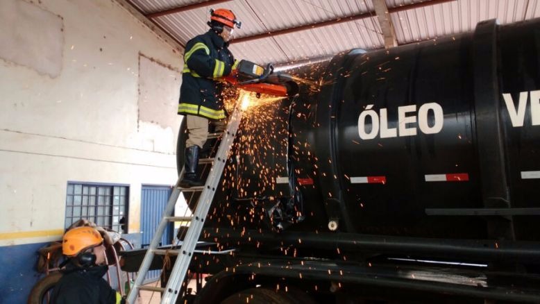 Bombeiros foram acionados para auxiliar ação - Crédito: Divulgação/DOF