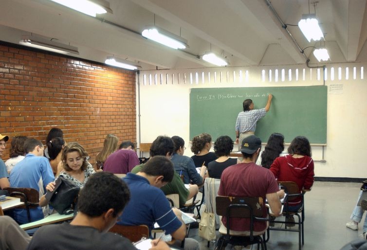 Alunos podem usar a internet para aderir ao ProUni. Agência Brasil