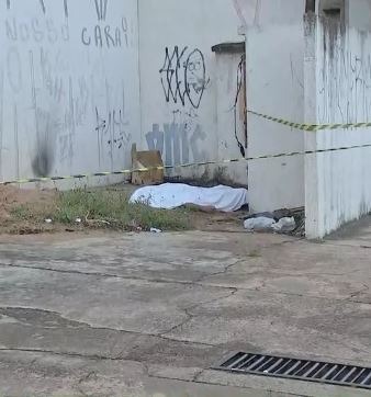 O corpo estava em uma calçada da avenida Gury Marques. Reprodução