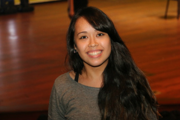 Estudante do curso de Educação Física, Bruna participa de projeto social em seu bairro.