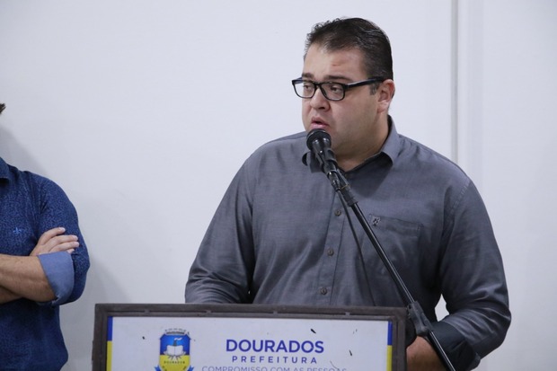 Alan Guedes propõe mobilização para reverter cortes de investimentos no Aeroporto de Dourados Alan Guedes propõe mobilização para reverter cortes de investimentos no Aeroporto de Dourados