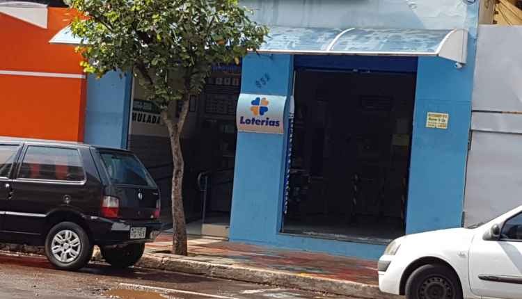 Bandidos invadem lotérica no Centro mas não conseguem arrombar cofre Bandidos invadem lotérica no Centro mas não conseguem arrombar cofre