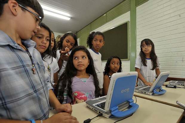 Menos da metade dos estudantes aprende sobre segurança na internet (Marcello Casal Jr./Agência Brasil)