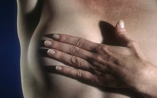 Trabalhadora com câncer de mama tem direito a benefícios no tratamento da doença; saiba quais Trabalhadora com câncer de mama tem direito a benefícios no tratamento da doença; saiba quais