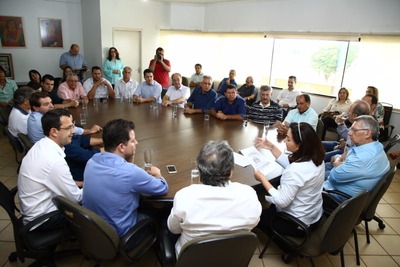 Prefeita Délia reuniu classe política para discutir meios de implantar uma unidade do Hospital do Câncer de Barretos no município de Dourados
– A. Frota