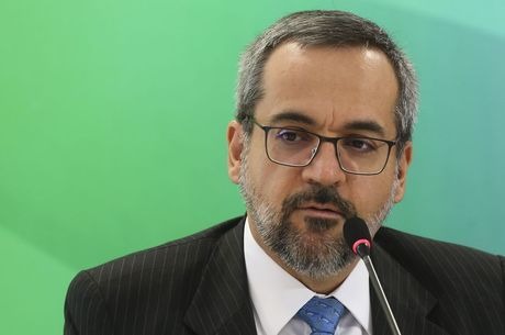 Provas do Enem já foram entregues e estão nas salas, diz ministro Ministro informou que provas já foram entregues
Antonio Cruz/Agência Brasil