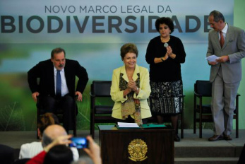 A presidenta Dilma Rousseff sancionou, com vetos, o novo Marco Legal da Biodiversidade em solenidade no Palácio do Planalto José Cruz/Agência Brasil
