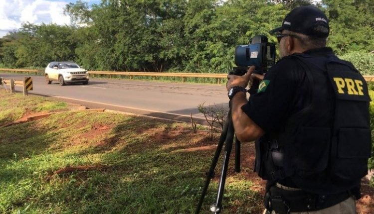 Justiça determina que PRF volte a usar radares móveis em rodovias Justiça determina que PRF volte a usar radares móveis em rodovias