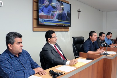 Após audiência pública, vereador vai se reunir com prefeito para apresentar soluções para problemas dos cemitérios públicos Após audiência pública, vereador vai se reunir com prefeito para apresentar soluções para problemas dos cemitérios públicos