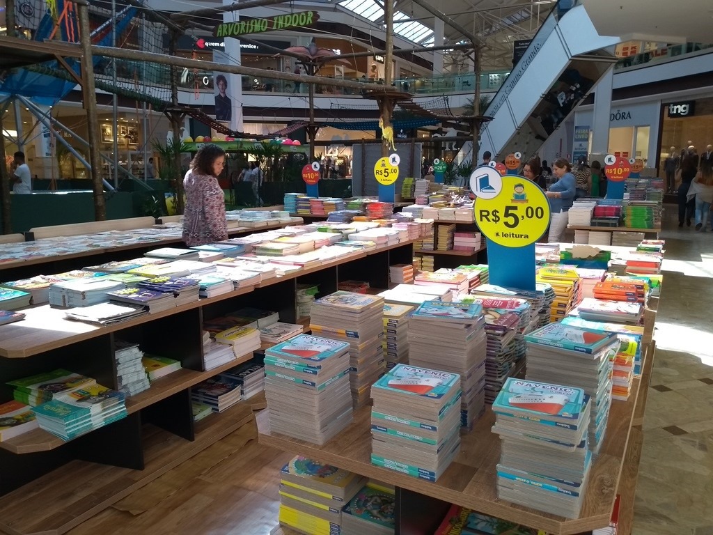Feira do Livro traz variedades em literatura infantil e romances Feira do Livro traz variedades em literatura infantil e romances