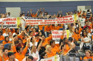 Agentes de saúde lotaram Câmara para garantir aprovação de projeto. (Foto:Marcelo Calazans)