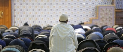 Homem tenta atropelar pessoas em frente a mesquita em Paris
© Vincent Kessler / Reuters