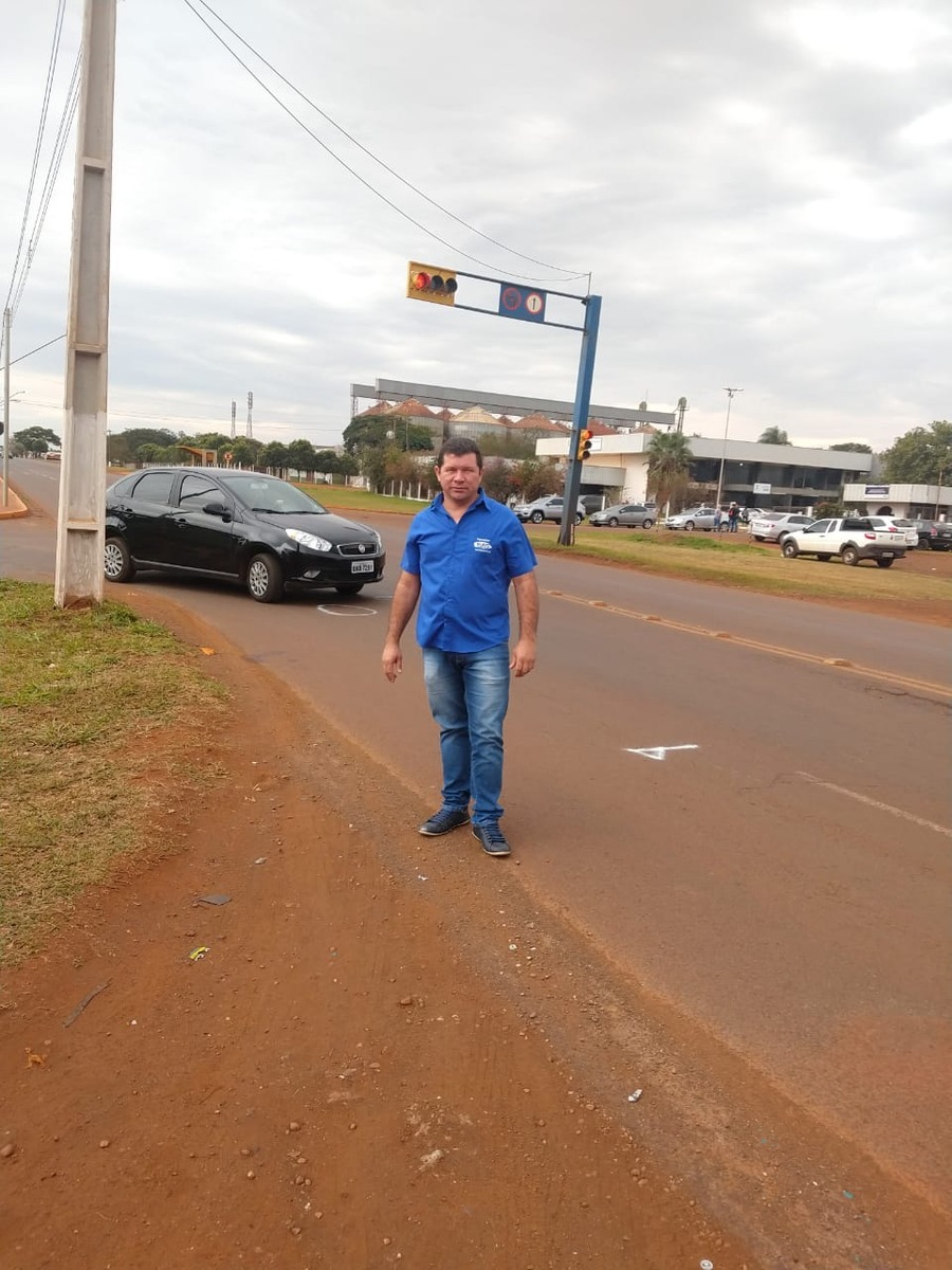 Olavo Sul durante fiscalização na Rua Coronel Ponciano (Foto: Assessoria)
