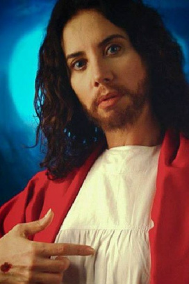 Claudia Alencar se veste de Jesus Cristo e gera polêmica na Web Foto: Reprodução/Facebook

