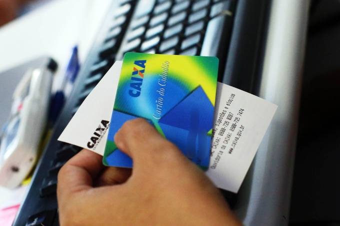 Trabalhador pode receber até R$ 998 de abono. Ricardo Matsukawa/VEJA.com