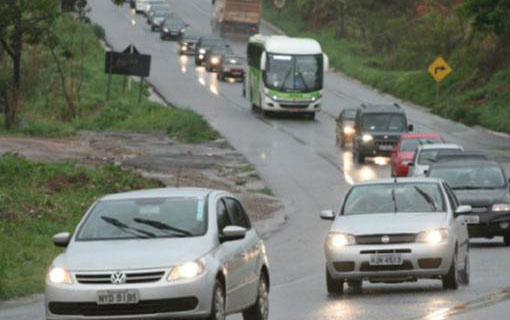 Justiça libera aplicação de multas por farol desligado em rodovia sinalizada Justiça libera aplicação de multas por farol desligado em rodovia sinalizada