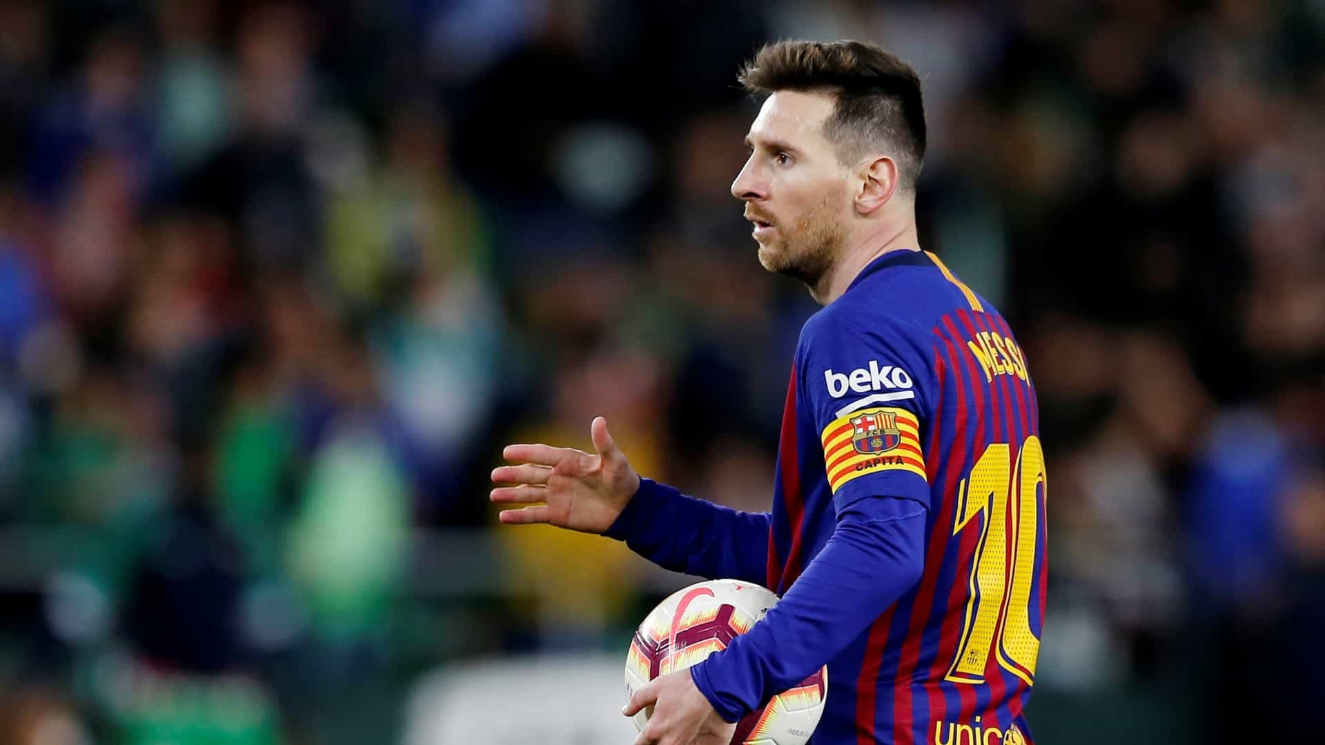 Messi marca por cobertura e faz torcida adversária gritar o seu nome