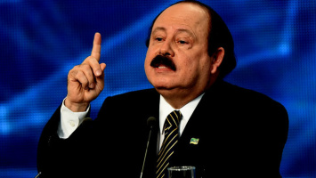 Levy Fidelix se livra de processo criminal por ofensa a gays O candidato à Presidência da República, Levy Fidelix, durante debate promovido pela Rede Bandeirantes, em 26/08/2014(Ivan Pacheco/VEJA.com)