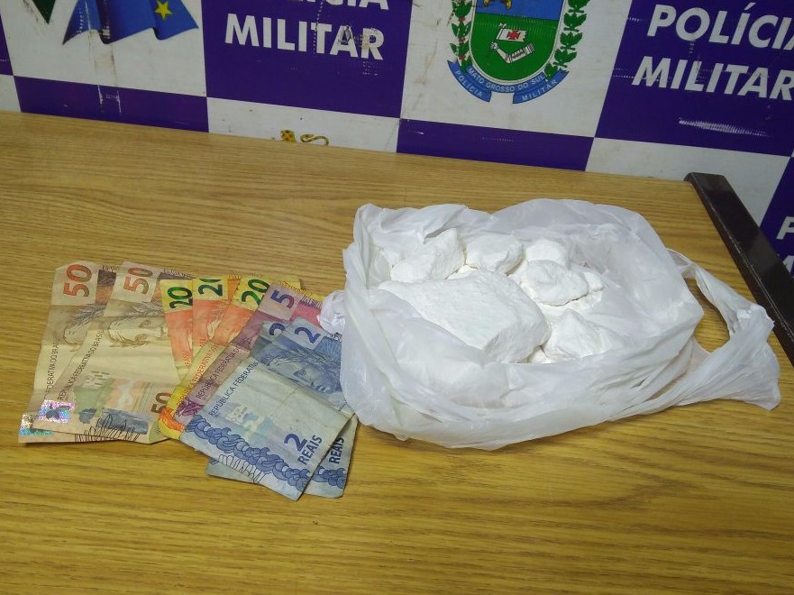 Traficante é preso com 344 porções de cocaína escondidas no quarto da filha de 1 ano Traficante é preso com 344 porções de cocaína escondidas no quarto da filha de 1 ano