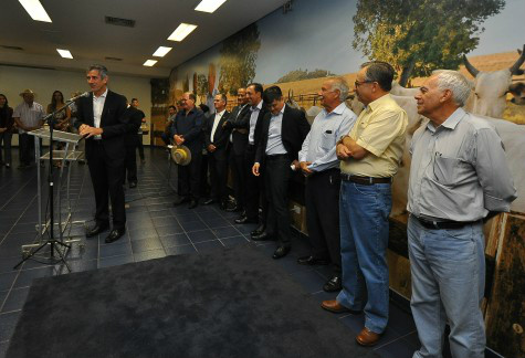 Dourados ganha primeira agência bancária especializada no agronegócio Vice-prefeito Odilon Azambuja representou o prefeito Murilo no evento – A. Frota/Assecom