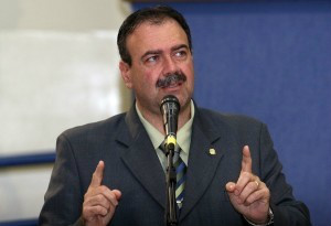 Siufi discorda do prefeito no corte das gratificações dos profissionais da saúde (Foto: Divulgação/Câmara)