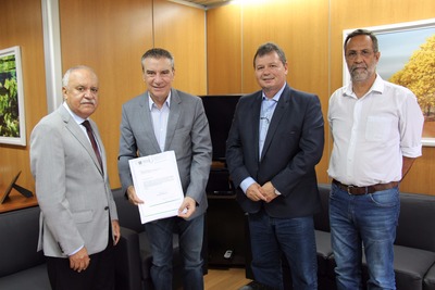 Participaram também da entrega o secretário da CPI, Rodrigo Otávio Costa Machado e o Auditor Fiscal da Receita Estadual Antônio Carlos Horta de Almeida (Foto/Assessoria)