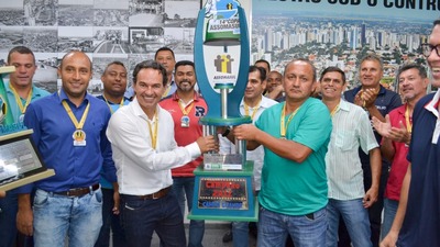 Prefeito recebe campeões da copa Assomasul e anuncia doação de prêmio a entidades filantrópicas