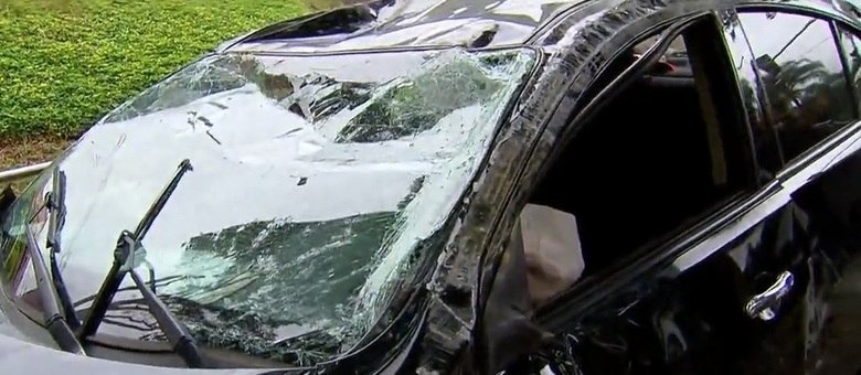 Carro danificado em acidente; DPVAT será extinto
Reprodução Record TV