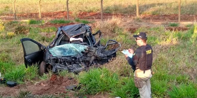 Acidente entre carreta e um carro resulta na morte de motorista na br-163