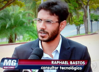 Mineiro implanta chip na mão para ficar "livre" das senhas Foto: Record Minas