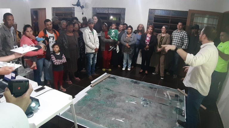 Comunidade do bairro Aero Rancho monta ‘praça dos sonhos’