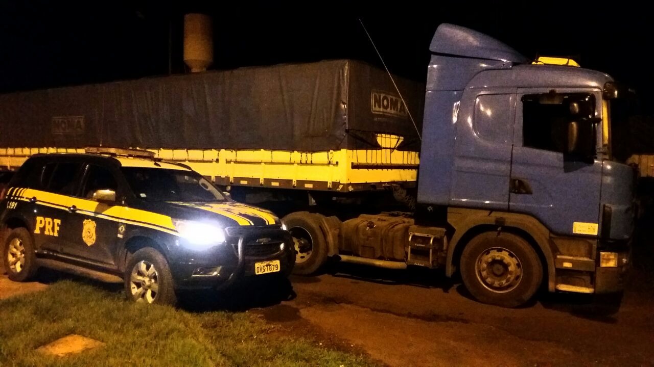 PRF apreende carregamento de 400 mil maços de cigarros