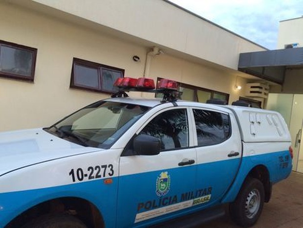Guarda noturno atira na boca e nas costas de homem
