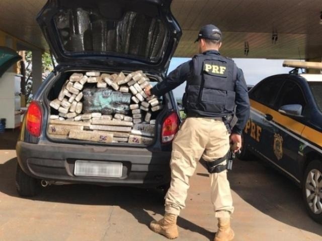 Rapaz de 24 anos é preso levando maconha para estado de SP Divulgação/PRF