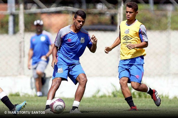 Sem acordo com o Santos, promessa da base deve seguir para o Barça Foto: O Gol