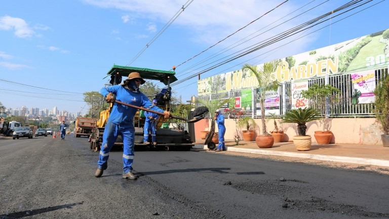 Prefeitura inicia recapeamento do último trecho da Euler de Azevedo Prefeitura inicia recapeamento do último trecho da Euler de Azevedo