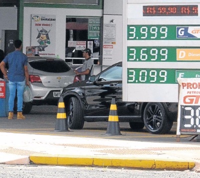 Na Capital, os preços da gasolina têm reajustes semanais, a qual em quatro semana subiu 6,8% - Foto: Gerson Oliveira / Correio do Estado