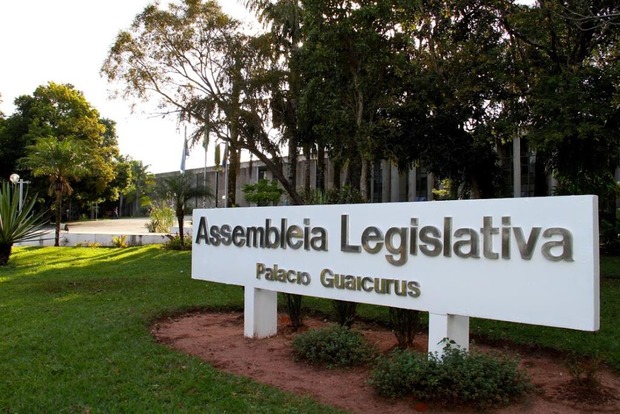 Aprovado projeto que impede multa contratual para desempregados Aprovado projeto que impede multa contratual para desempregados