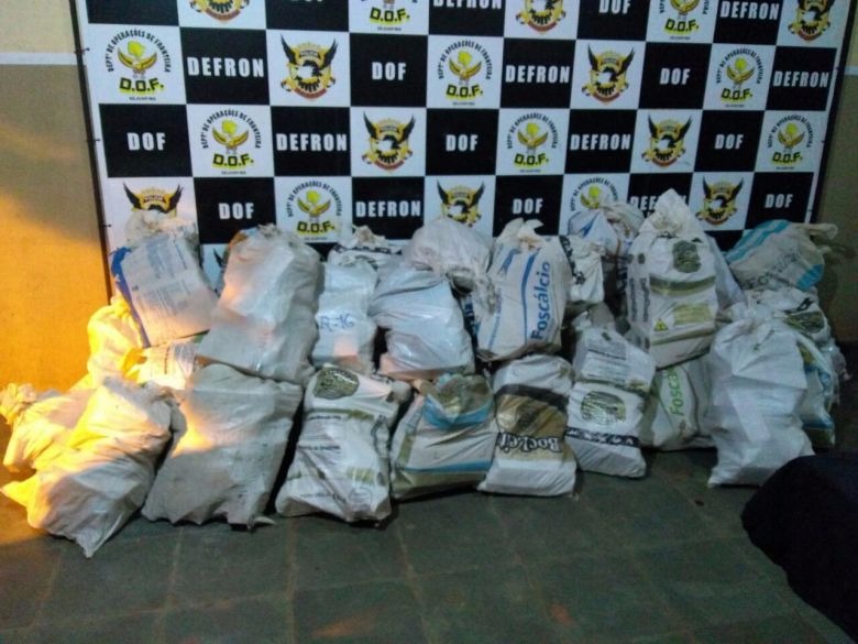 Motorista foge e abandona caminhonete com 1t de maconha