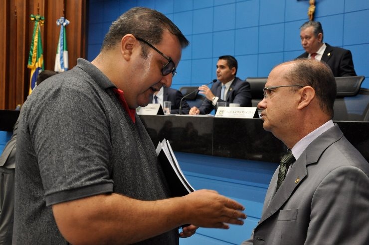 Representando os servidores, Ricardo Bueno pediu intermediação dos deputados. Luciana Nassar