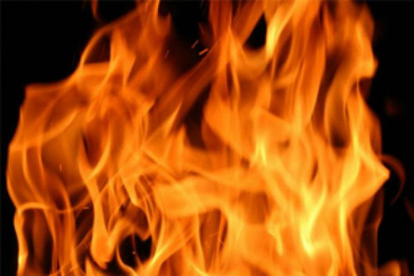 Idoso morre queimado após incêndio em residência Idoso morre queimado após incêndio em residência