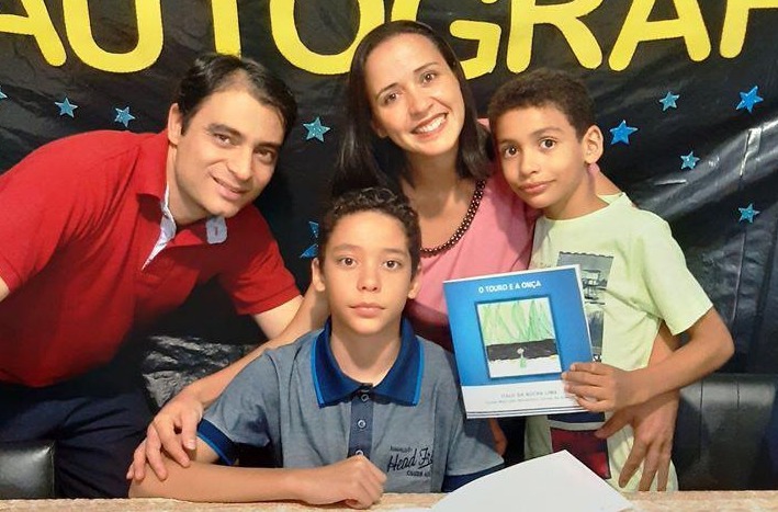 Escola da rede municipal lança projeto pioneiro e alunos produzem livros Escola Municipal Bernardina Corrêa de Almeida é pioneira em projeto de leitura. Divulgação
