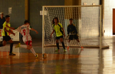 Jogos Escolares: futsal encerra nesta quarta-feira no ginásio Guanandizão