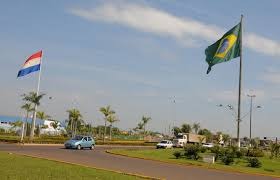 Fronteira entre Ponta Porã (Brasil) e Pedro Juan Caballero (Paraguai), onde crime organizado atua 